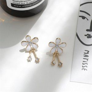 ♠️ NEW Daisy Gold Earrings with Crystals